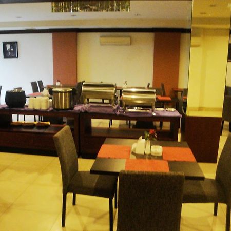 Imperial Hotel Kendari Bagian luar foto