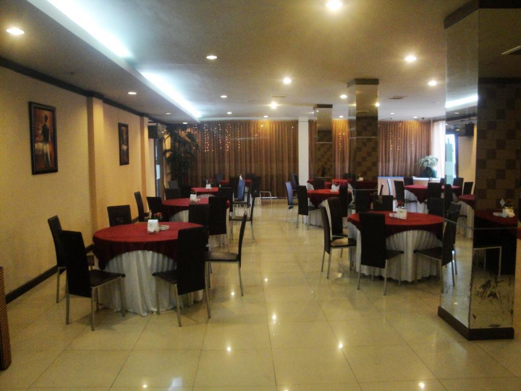 Imperial Hotel Kendari Bagian luar foto