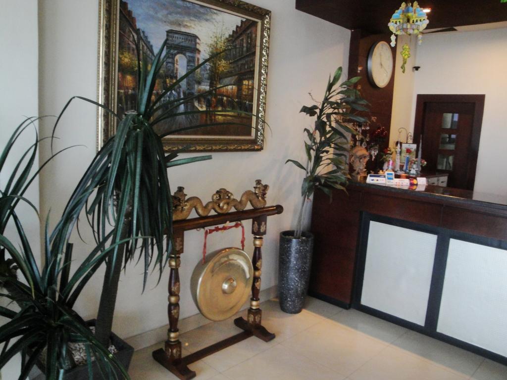 Imperial Hotel Kendari Bagian luar foto