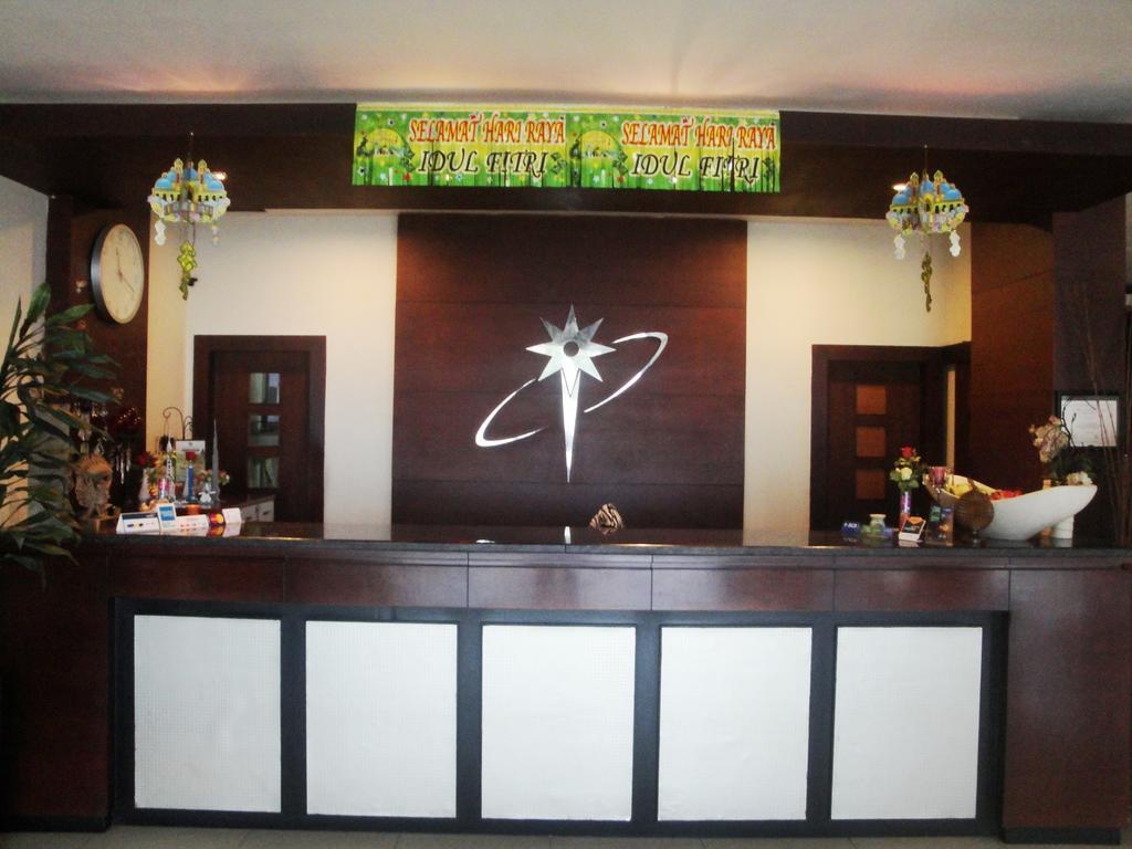 Imperial Hotel Kendari Bagian luar foto