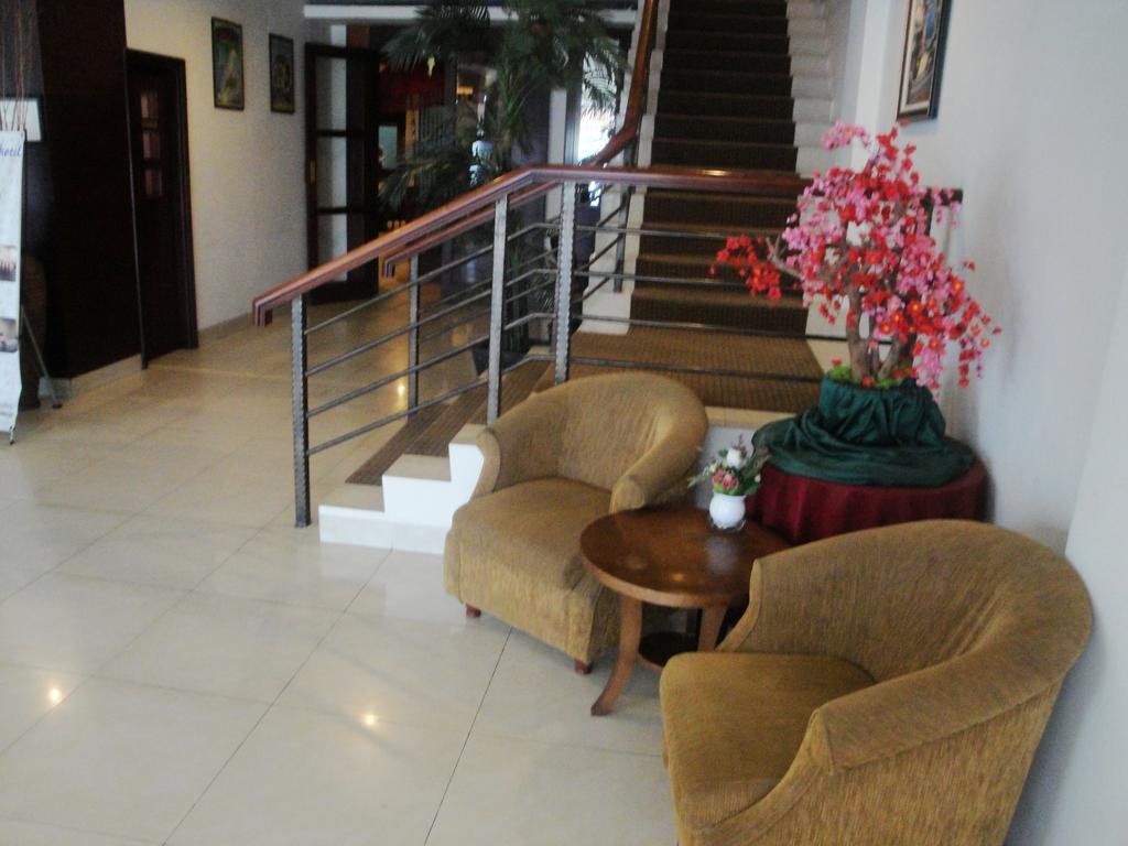 Imperial Hotel Kendari Bagian luar foto