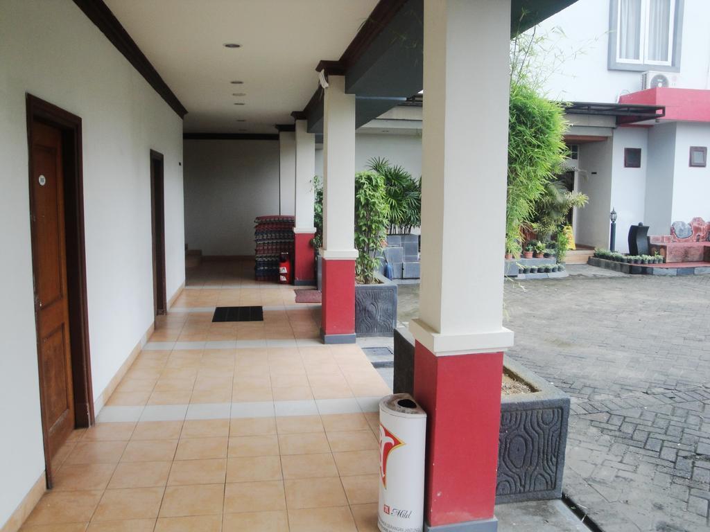 Imperial Hotel Kendari Bagian luar foto
