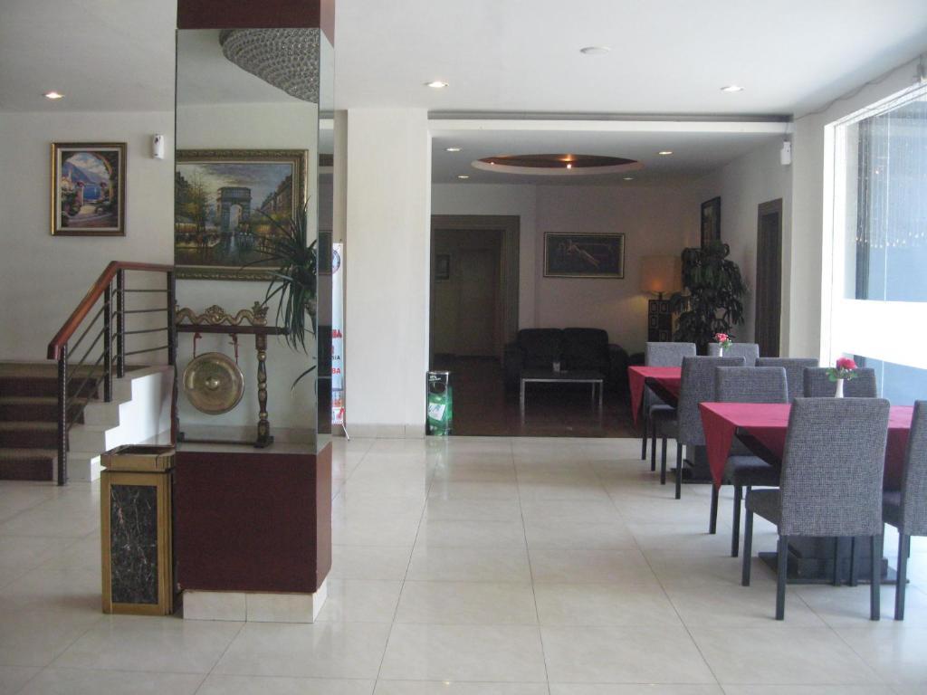 Imperial Hotel Kendari Bagian luar foto