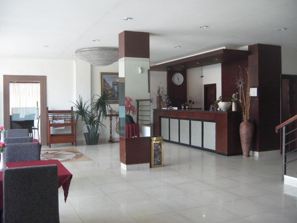 Imperial Hotel Kendari Bagian luar foto