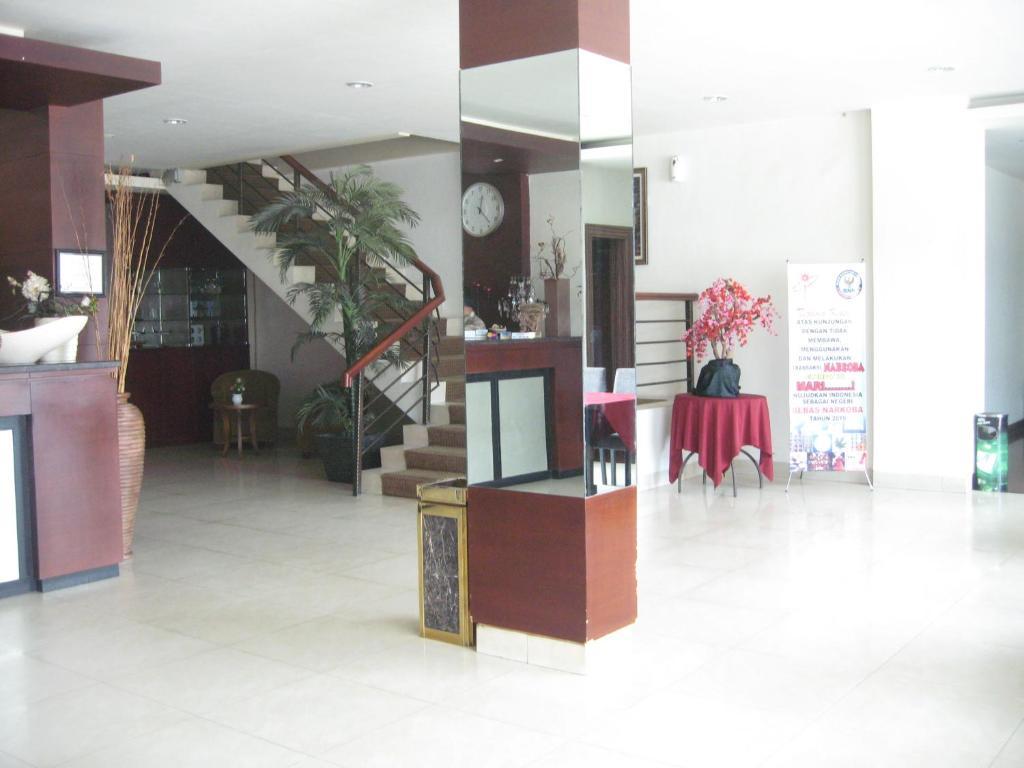Imperial Hotel Kendari Bagian luar foto