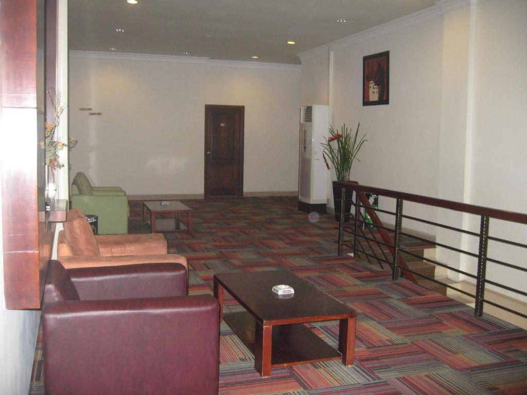 Imperial Hotel Kendari Bagian luar foto