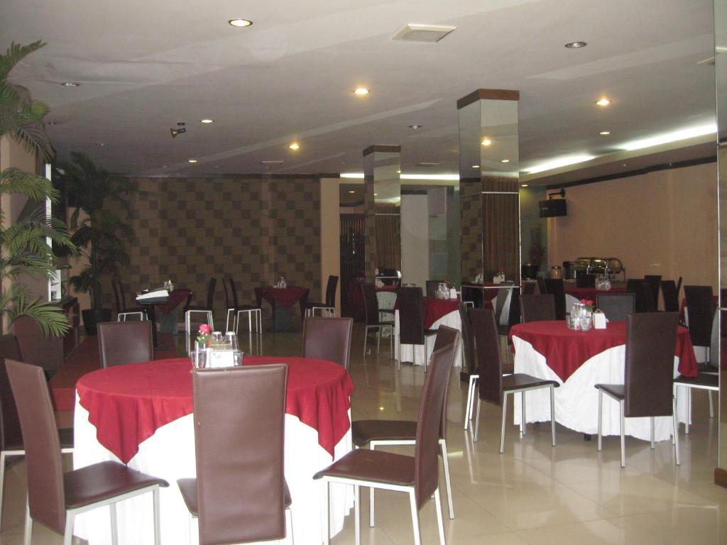 Imperial Hotel Kendari Bagian luar foto