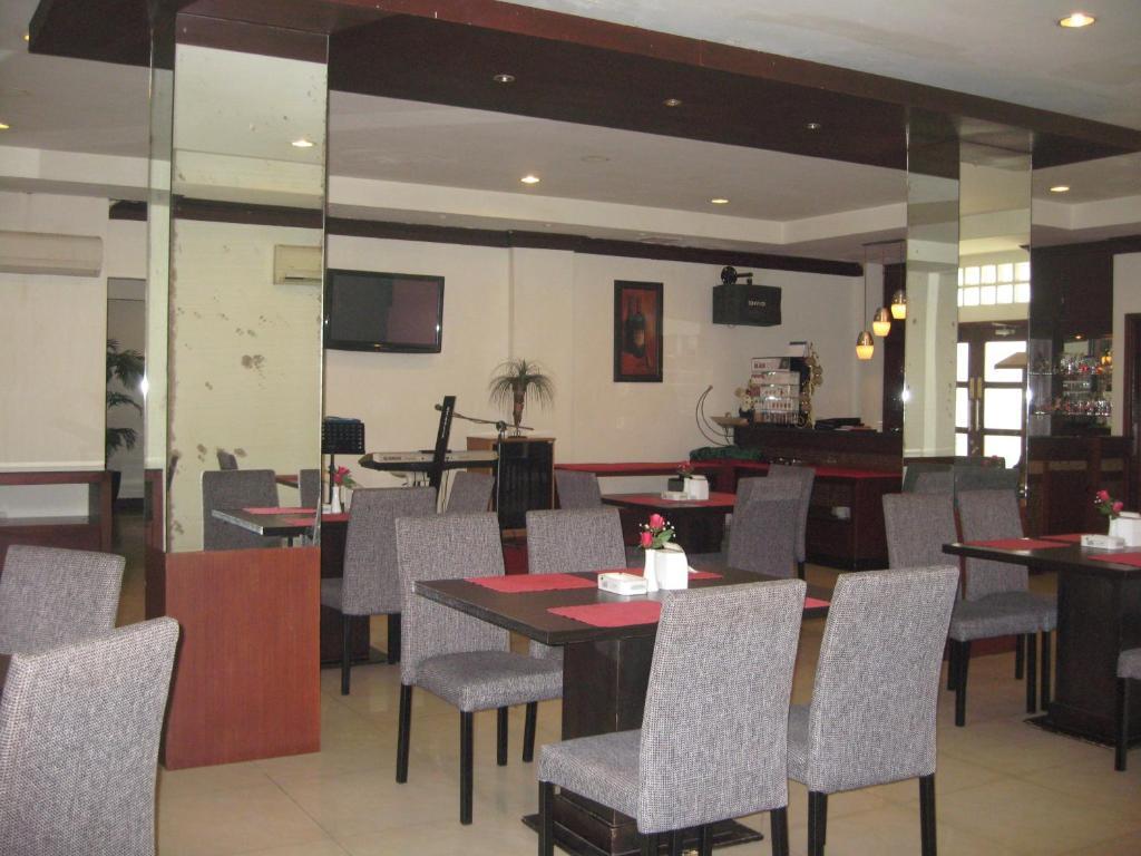 Imperial Hotel Kendari Bagian luar foto